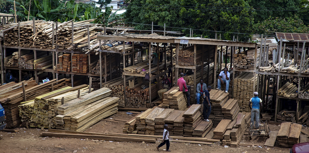 New EU and US import regulations could negatively affect small-scale operators, such as those in Montée Parc Wood Market, Yaoundé, Cameroon (pictured). Ollivier Girard/CIFOR